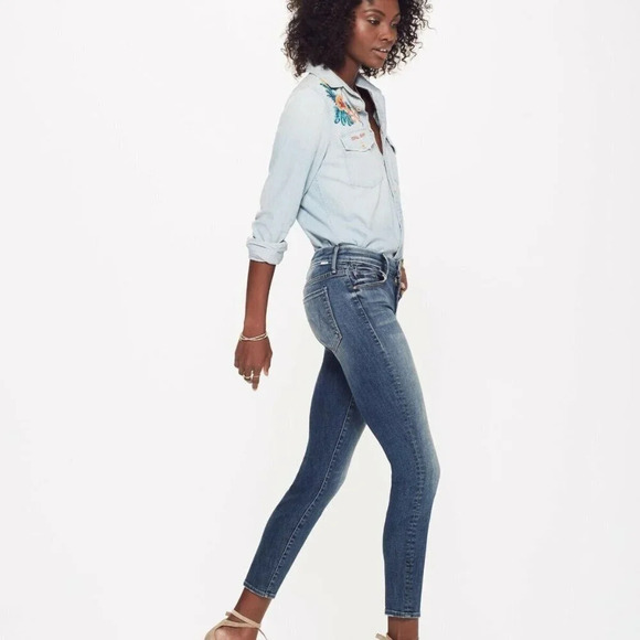 MOTHER  The Looker Crop Jean in Come Sundown Sz: 30 - Picture 7 of 15